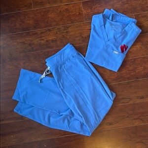 FIGS Women’s Scrub set